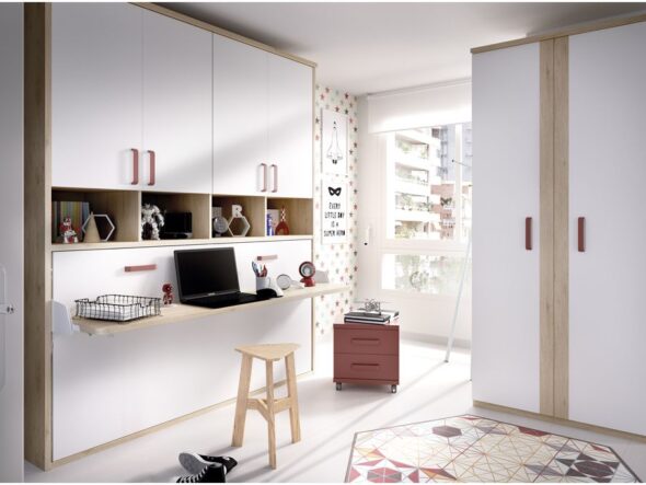 Dormitorio con cama abatible