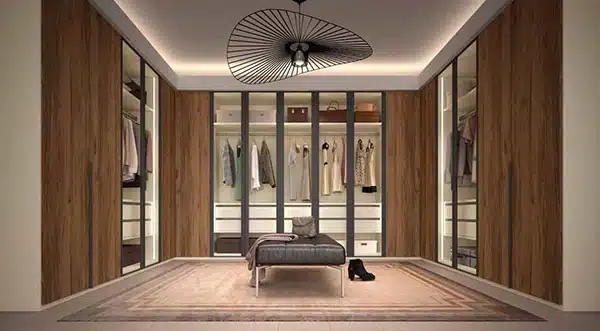 Habitación transformada en vestidor con la composición Rosamor